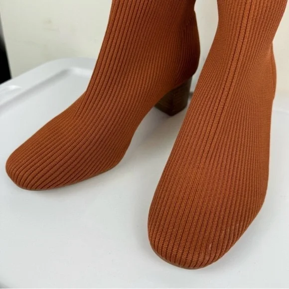 Joie Revolve Neely Sock Ribbed Ankle
Booties Sz 7.5 Chestnut Brown
Block Heel - Picture 5 of 13